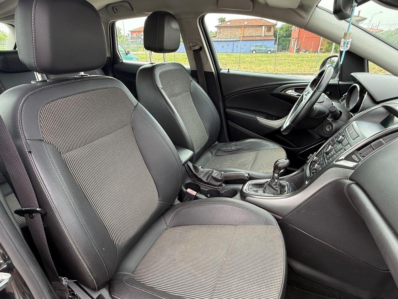 Opel Astra 2013 — photo 14