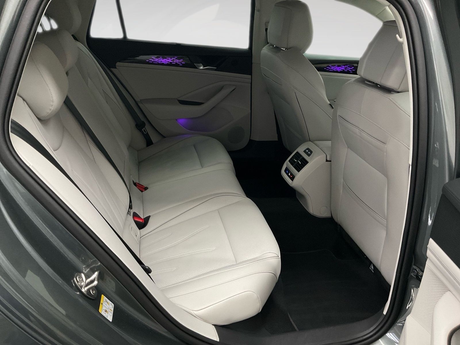 Volkswagen Passat Variant - Bild 10
