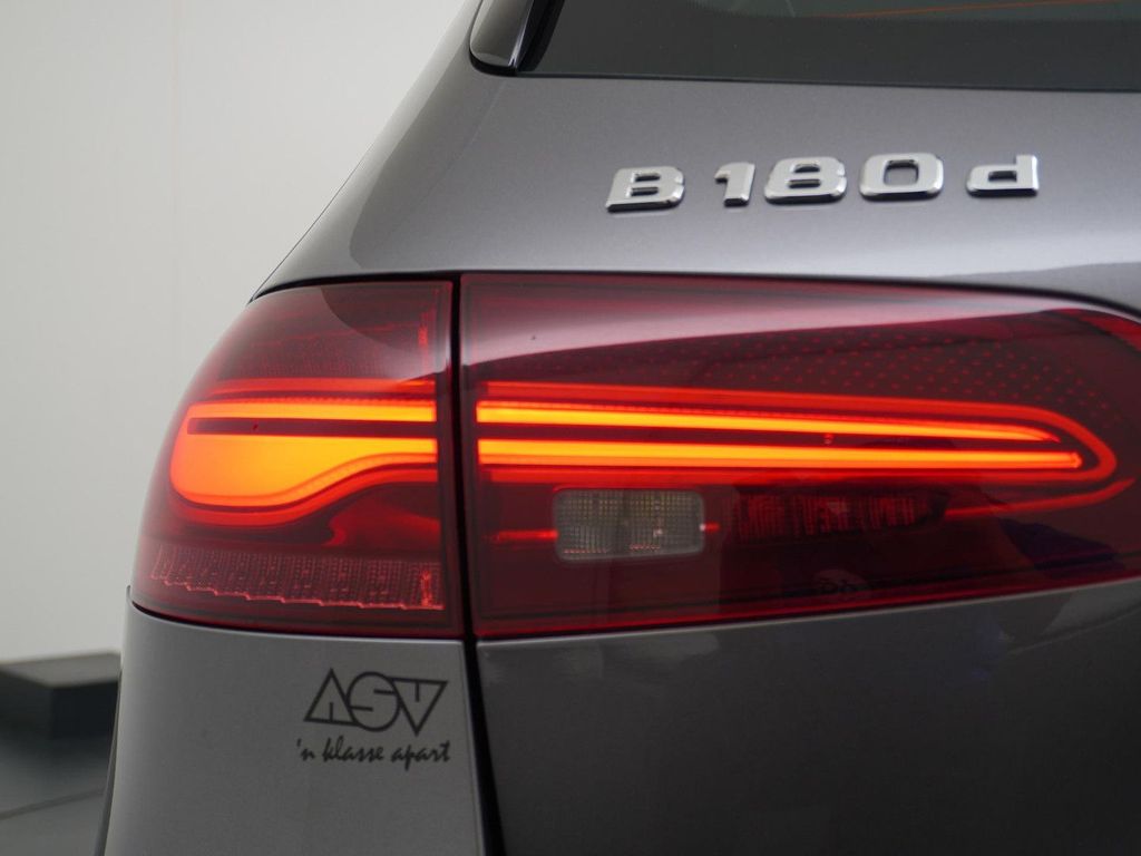 Mercedes-Benz B 180 180d Luxury Line