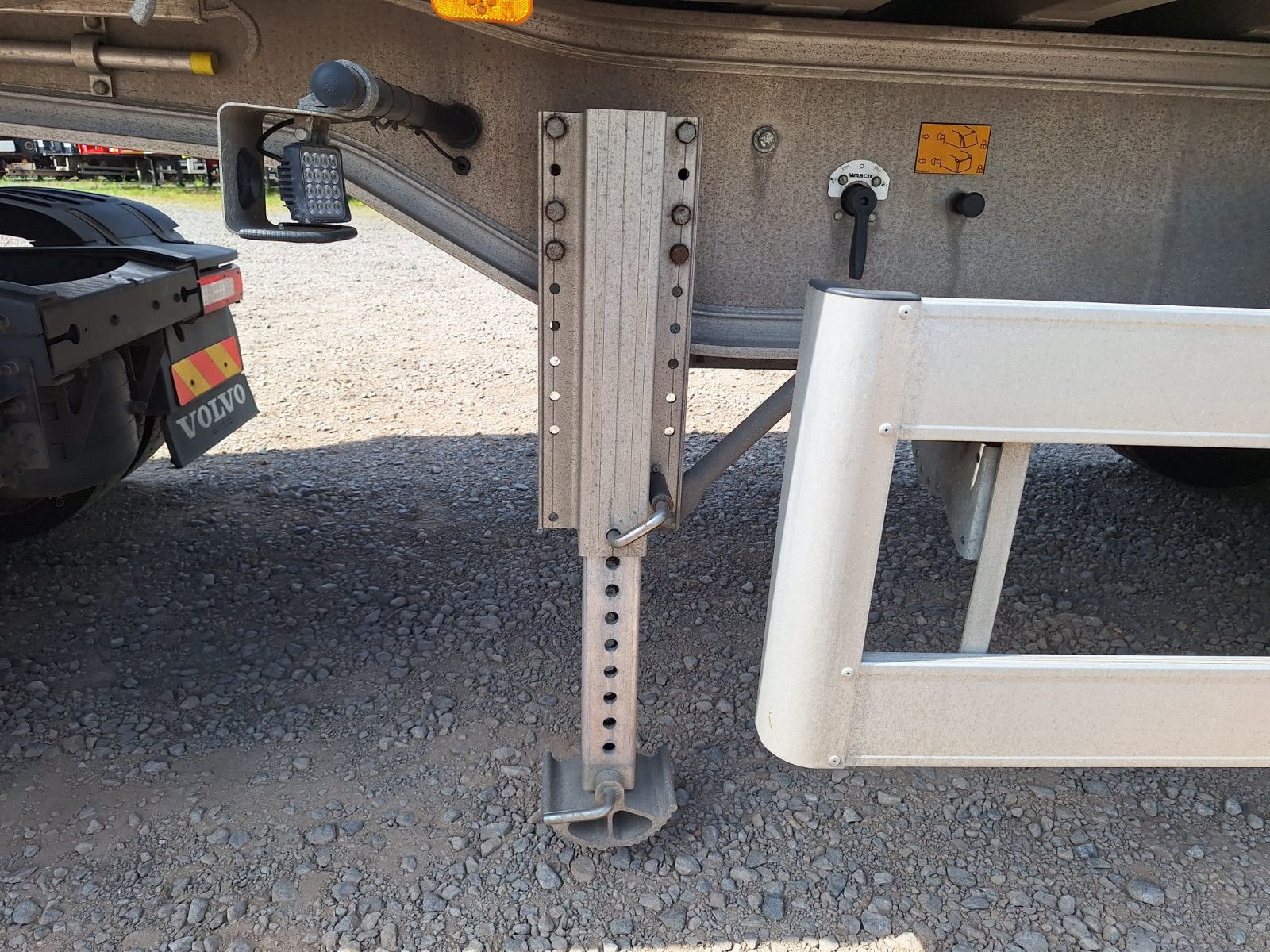 Fahrzeugabbildung Benalu Bulkliner S 95  50m³ Kombiklappe