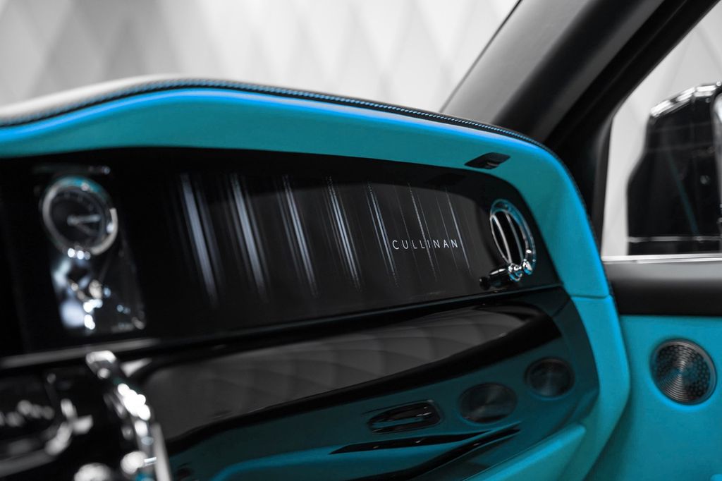 Cullinan Series II 2026 BLACK/TIFFANY VIP SEATS - Bild 25