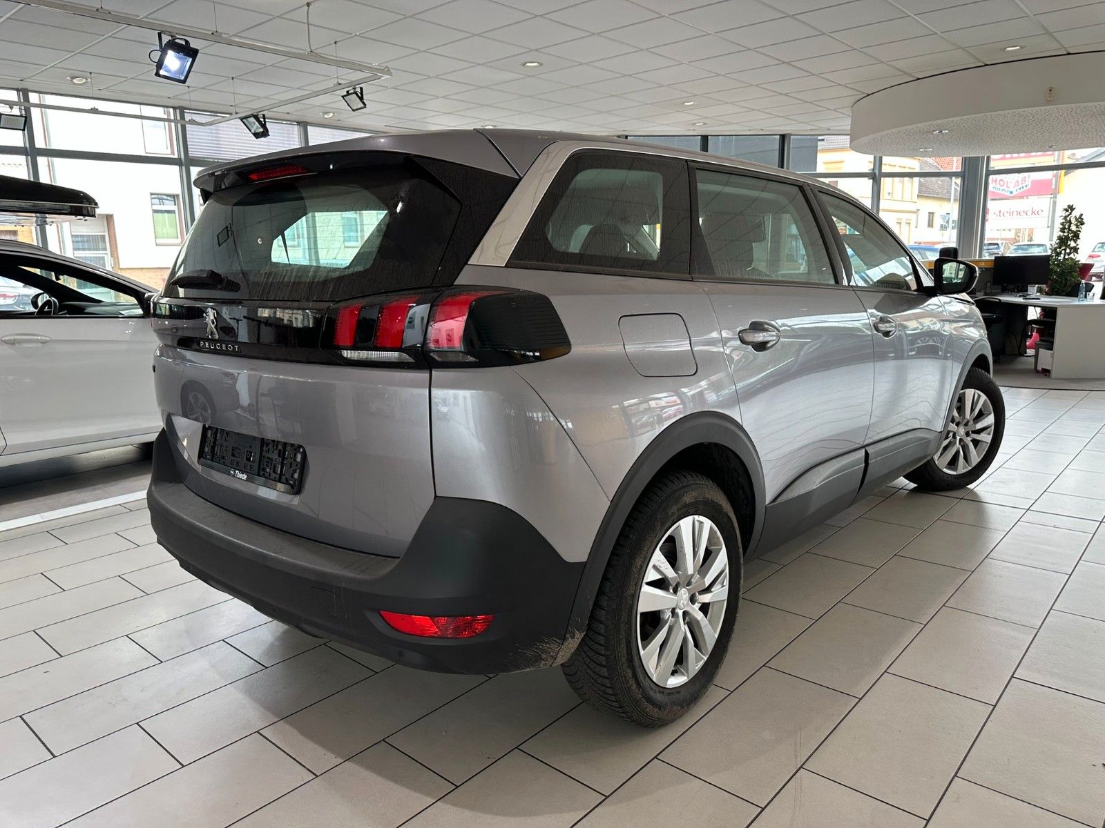 Fahrzeugabbildung Peugeot 5008 Active 1.5D NAVI/LED/PDC/TEMPOMAT