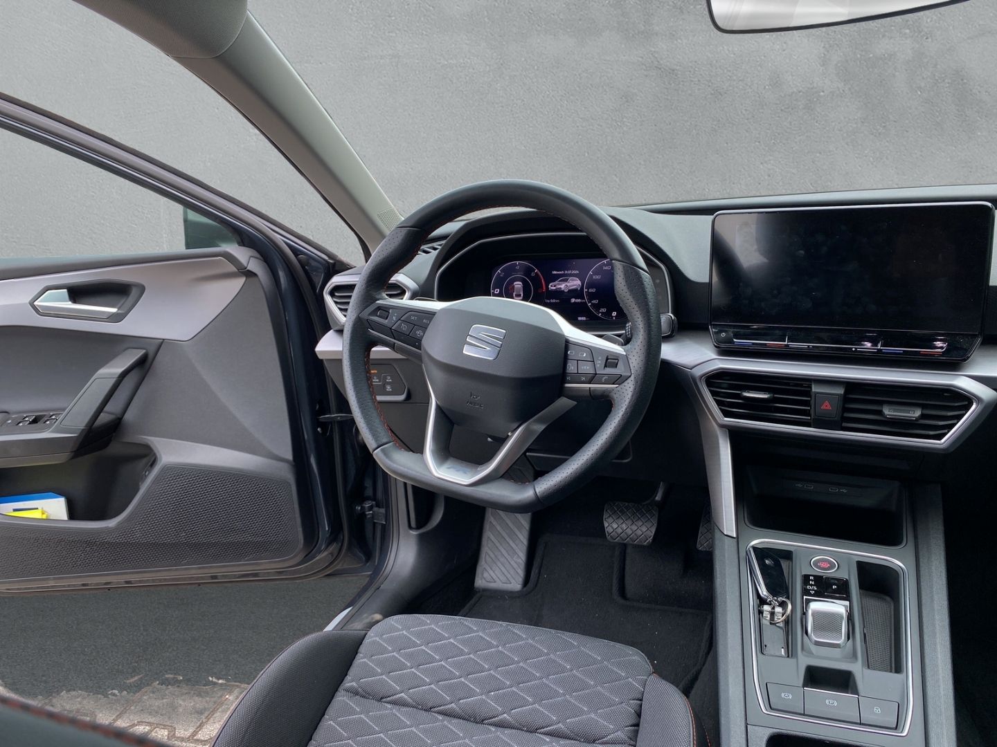 Fahrzeugabbildung SEAT Leon EU6d Sportstourer 1.4 e-HYBRID FR OPF