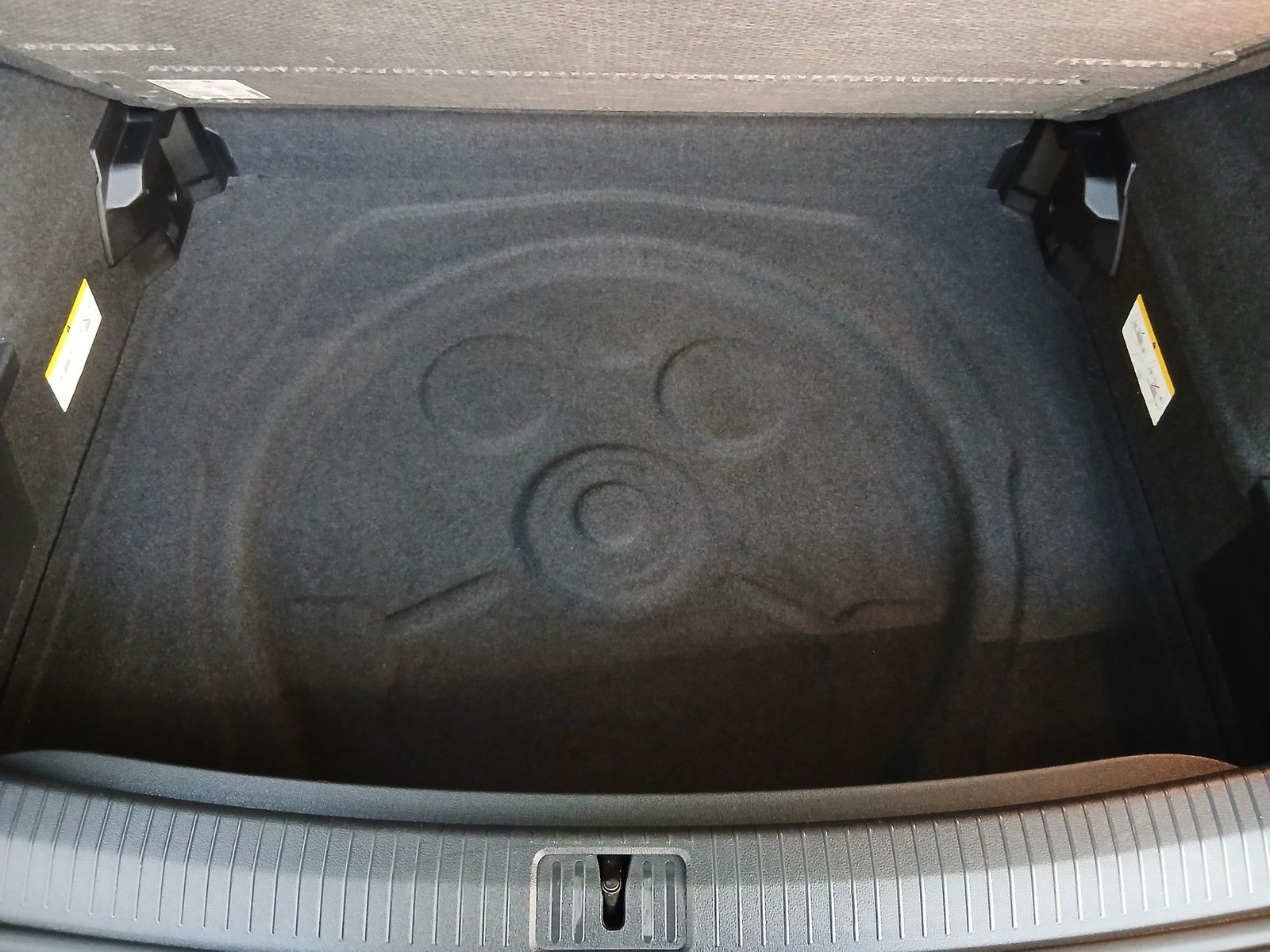 Fahrzeugabbildung Volkswagen Tiguan 4 Motion Comfortline +AHK + Light-Assist