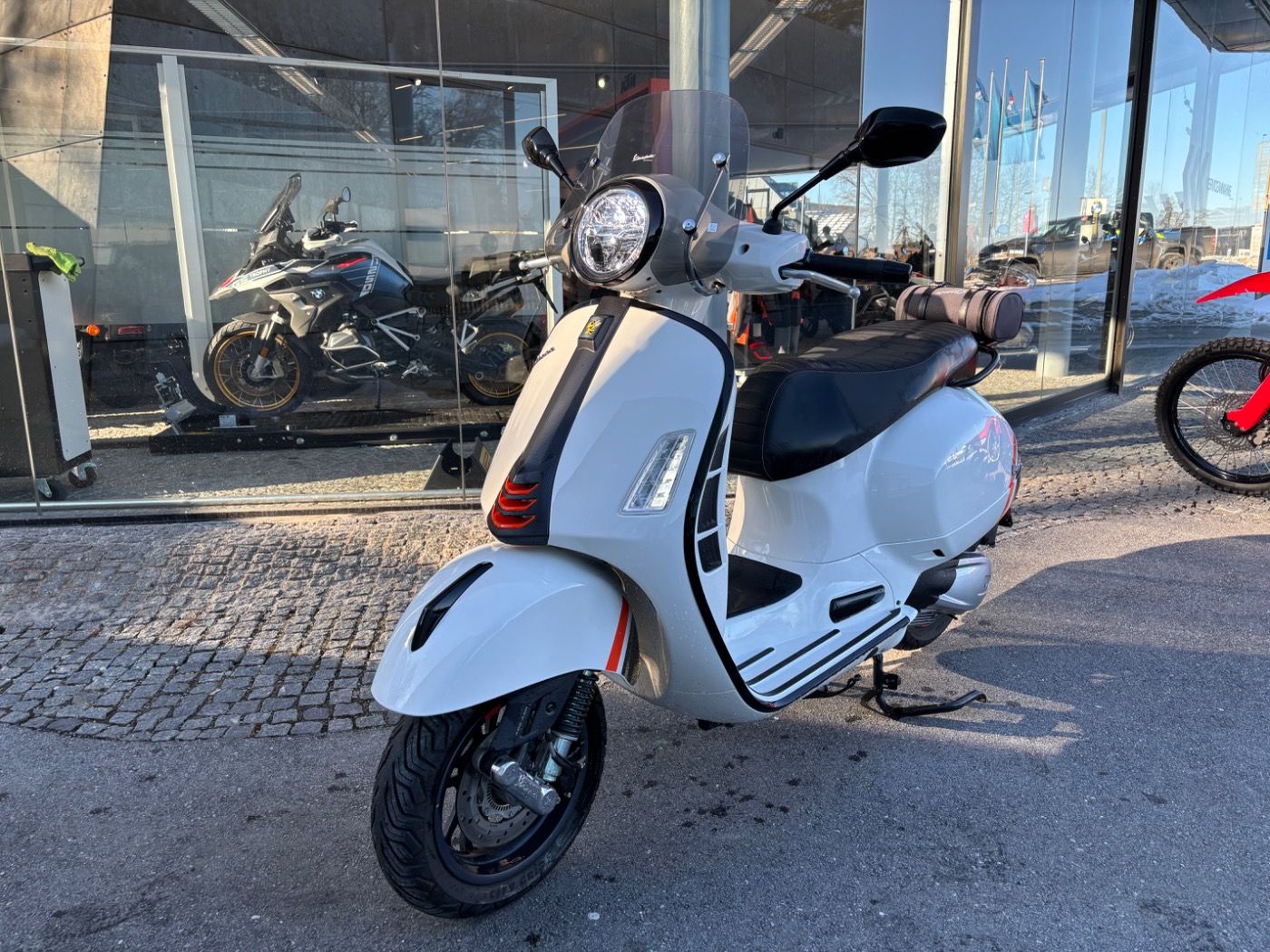 Fahrzeugabbildung Vespa GTS 300 Super Sport Arrow Auspuff