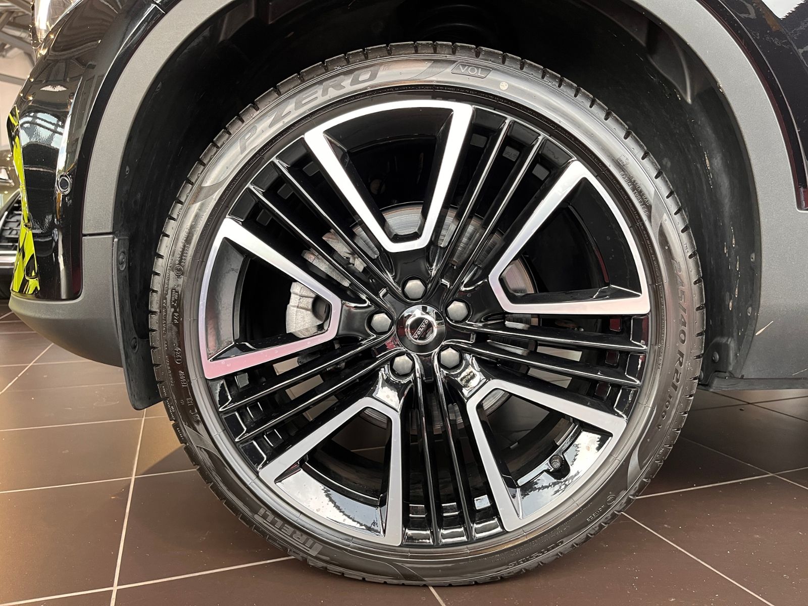 Fahrzeugabbildung Volvo XC40 Ultra Dark PANO AHK 21" 360° KAM
