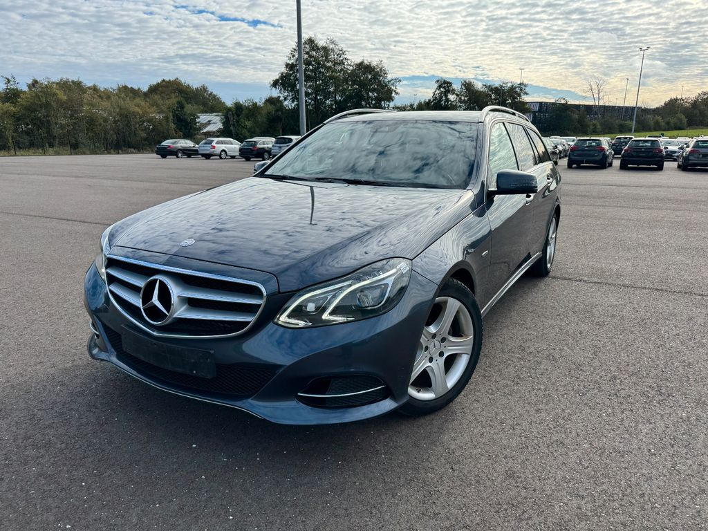 Image of Mercedes-Benz E 220