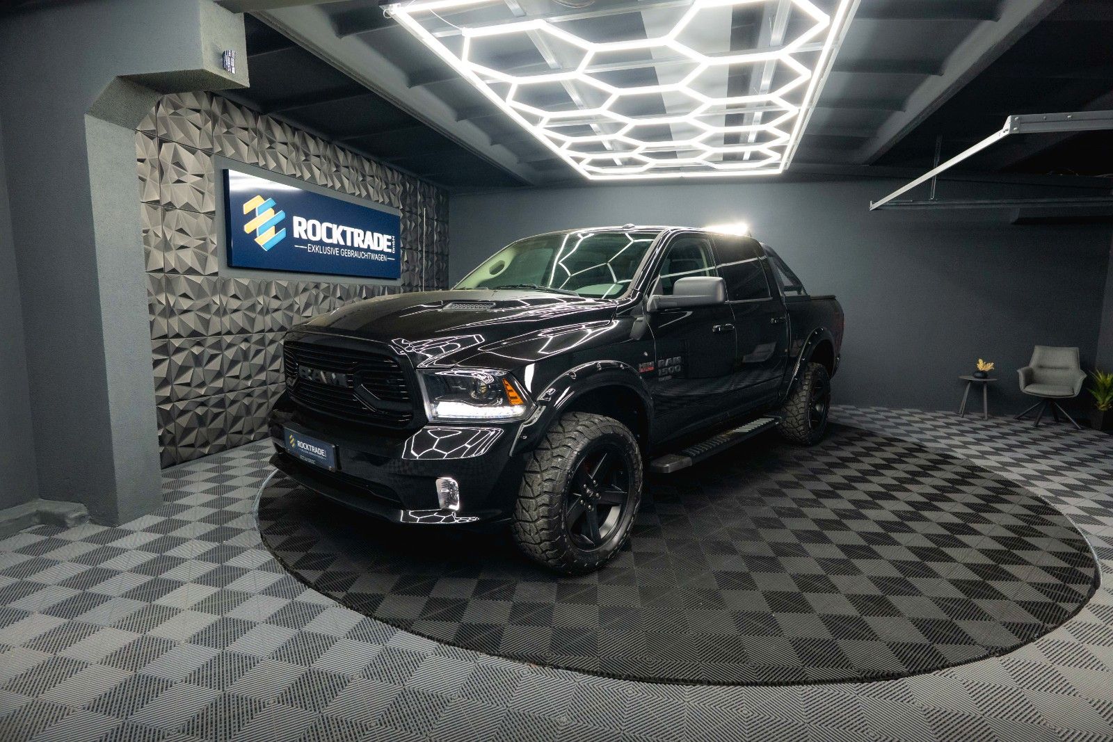 Fahrzeugabbildung Dodge RAM 5.7 V8 HEMI 4x4 OFFROAD Night-Paket *LED*AHK