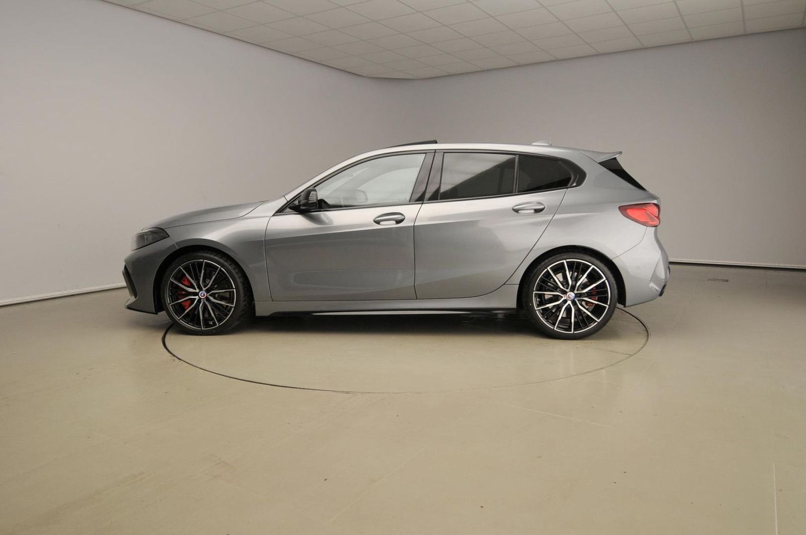 BMW M135i 1 Serie 5-türig xDrive | LED | Leder | HUD imagem 2