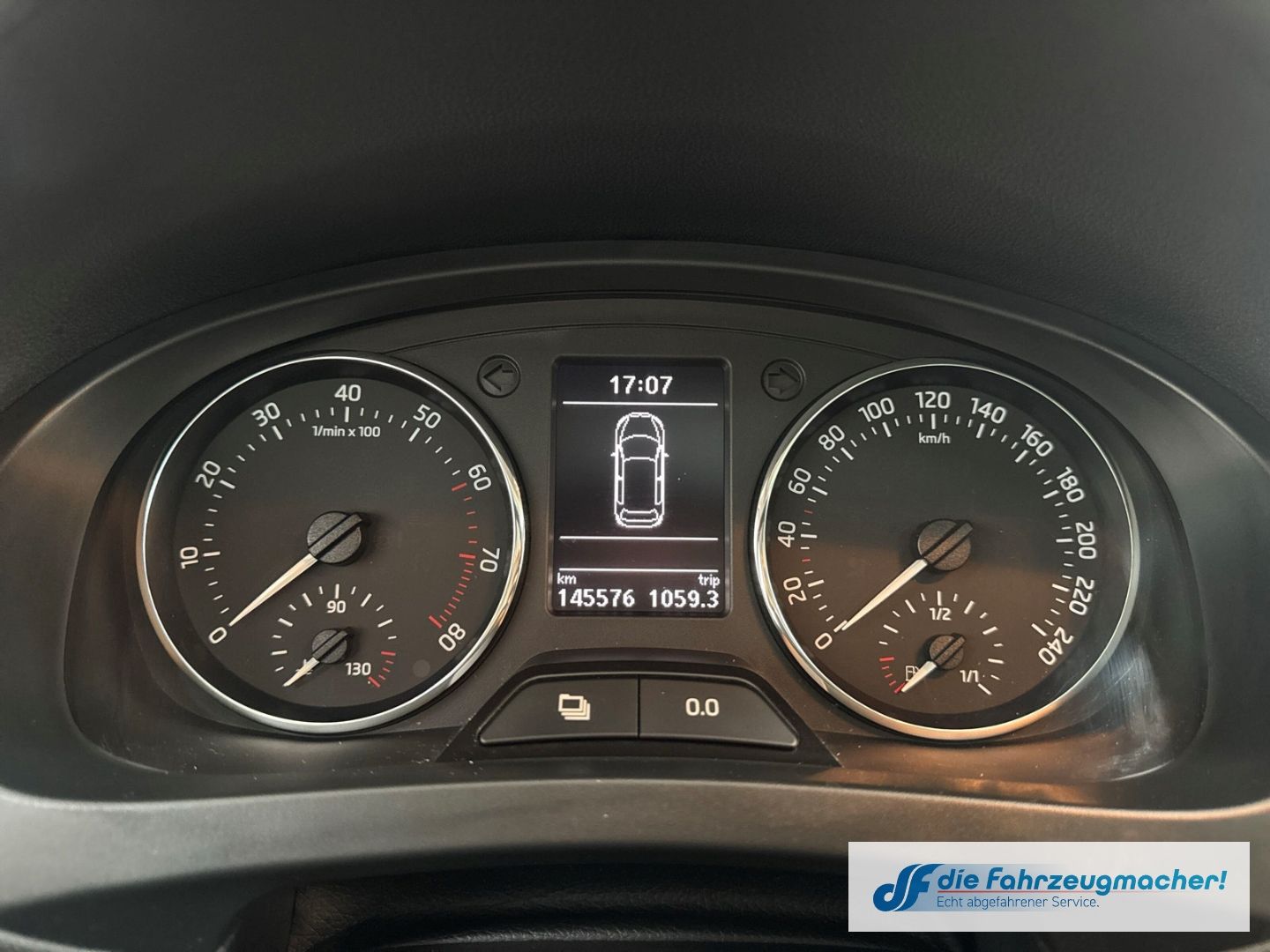 Fahrzeugabbildung SKODA Rapid Spaceback StylePlus 1.2 TSI Panorama Xenon