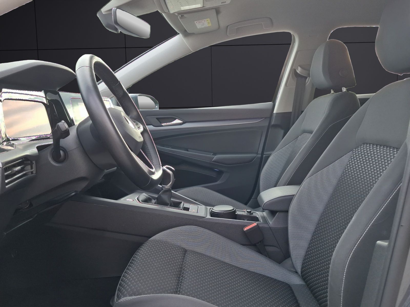 Fahrzeugabbildung Volkswagen Golf VIII TSI Active Standhzg. LEDplus Navi AID