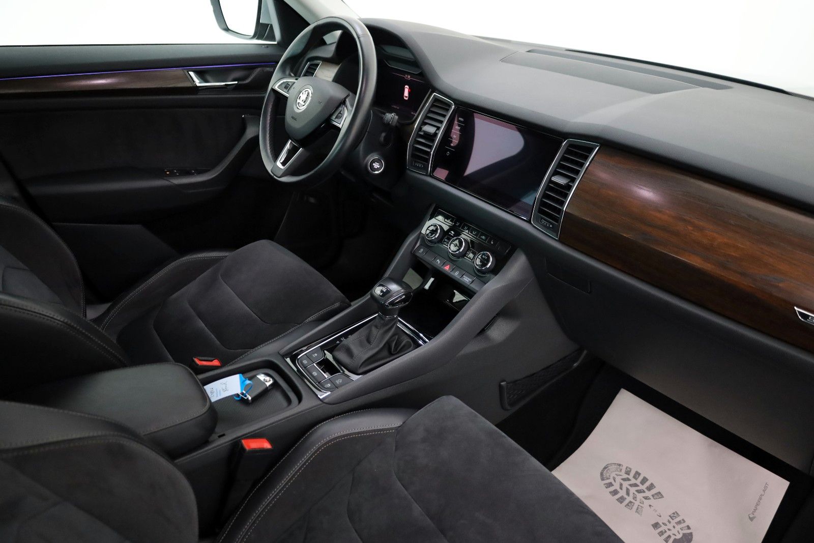 Fahrzeugabbildung SKODA Kodiaq Scout 4x4 7Si,TLeder,Navi,LED,Kamera,AHK