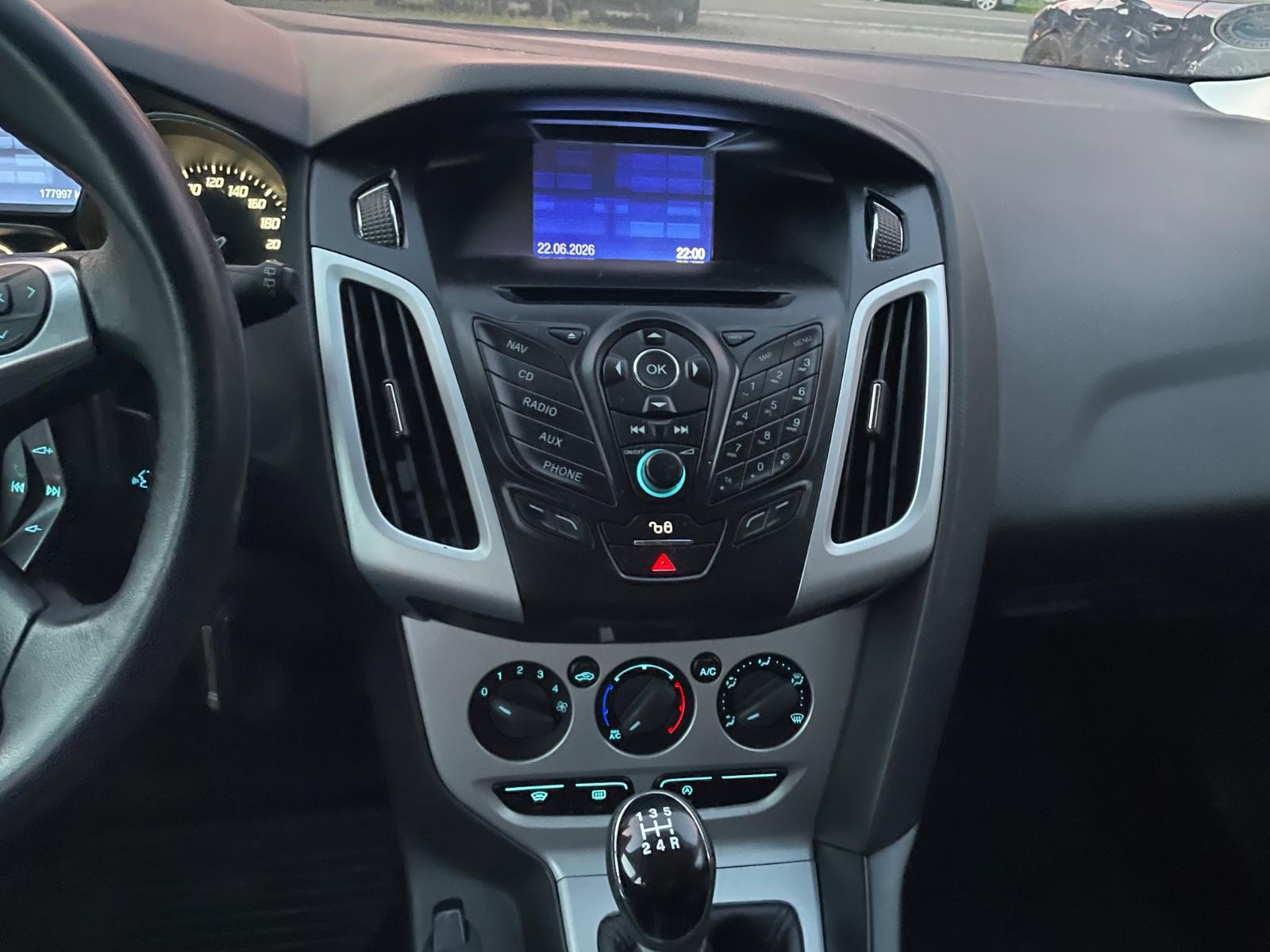 Ford Focus 2012 — photo 9