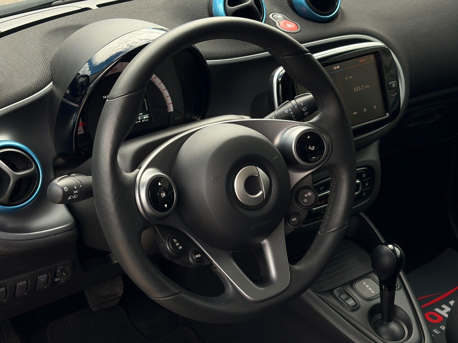 Fahrzeugabbildung Smart ForTwo Coupe EQ 60kW SHZ PDC Temp. Klima CarPlay
