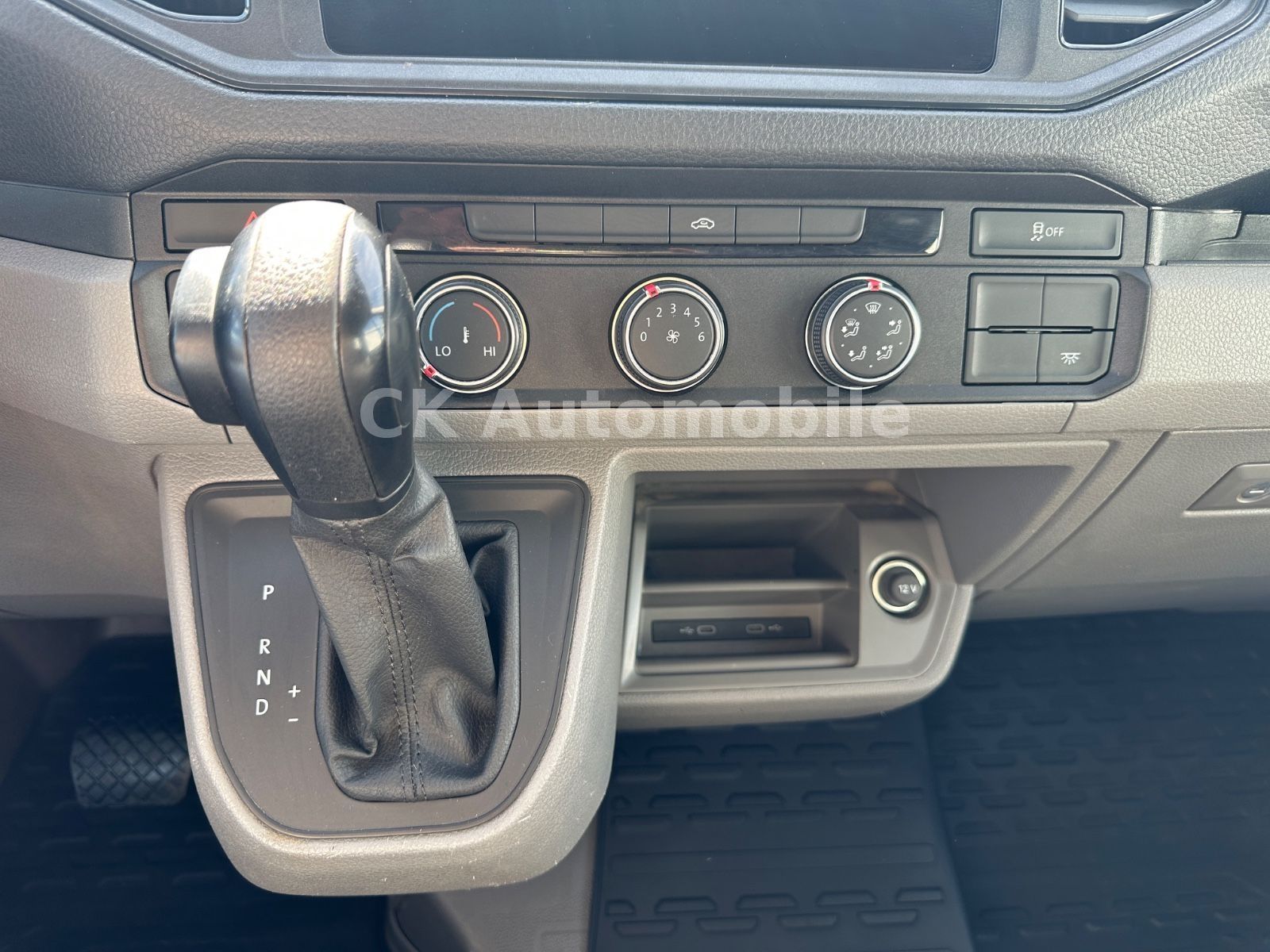 Fahrzeugabbildung MAN TGE 3.180 DoKa Pritsche/Plane 4X4/6 Sitze/AHK