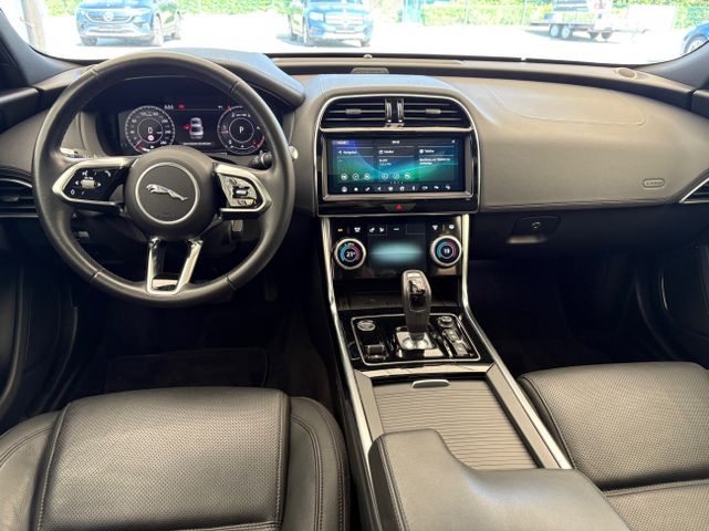 Fahrzeugabbildung Jaguar XE D180 Black+1.Hand+Leder+360°+ACC+Schiebedach