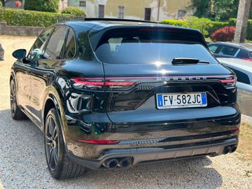 Porsche Cayenne - 9