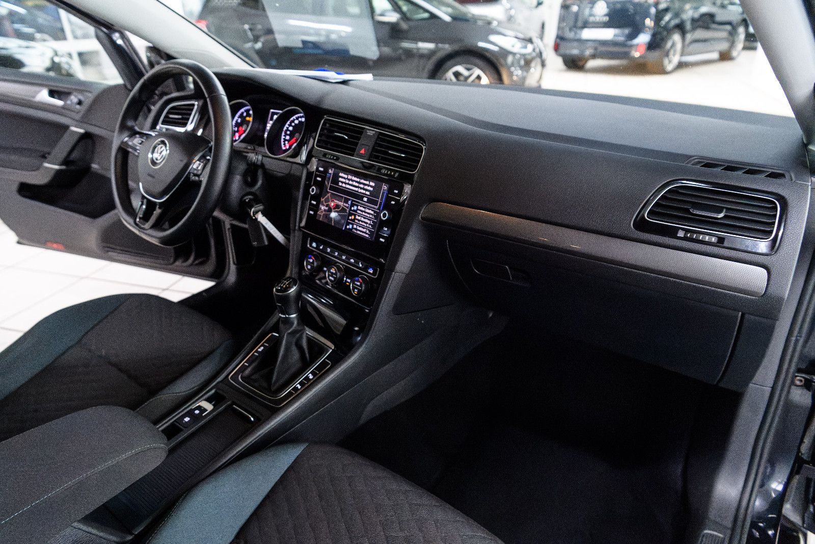 Fahrzeugabbildung Volkswagen Golf VII IQ.DRIVE +SHZ +ACC +NAVI