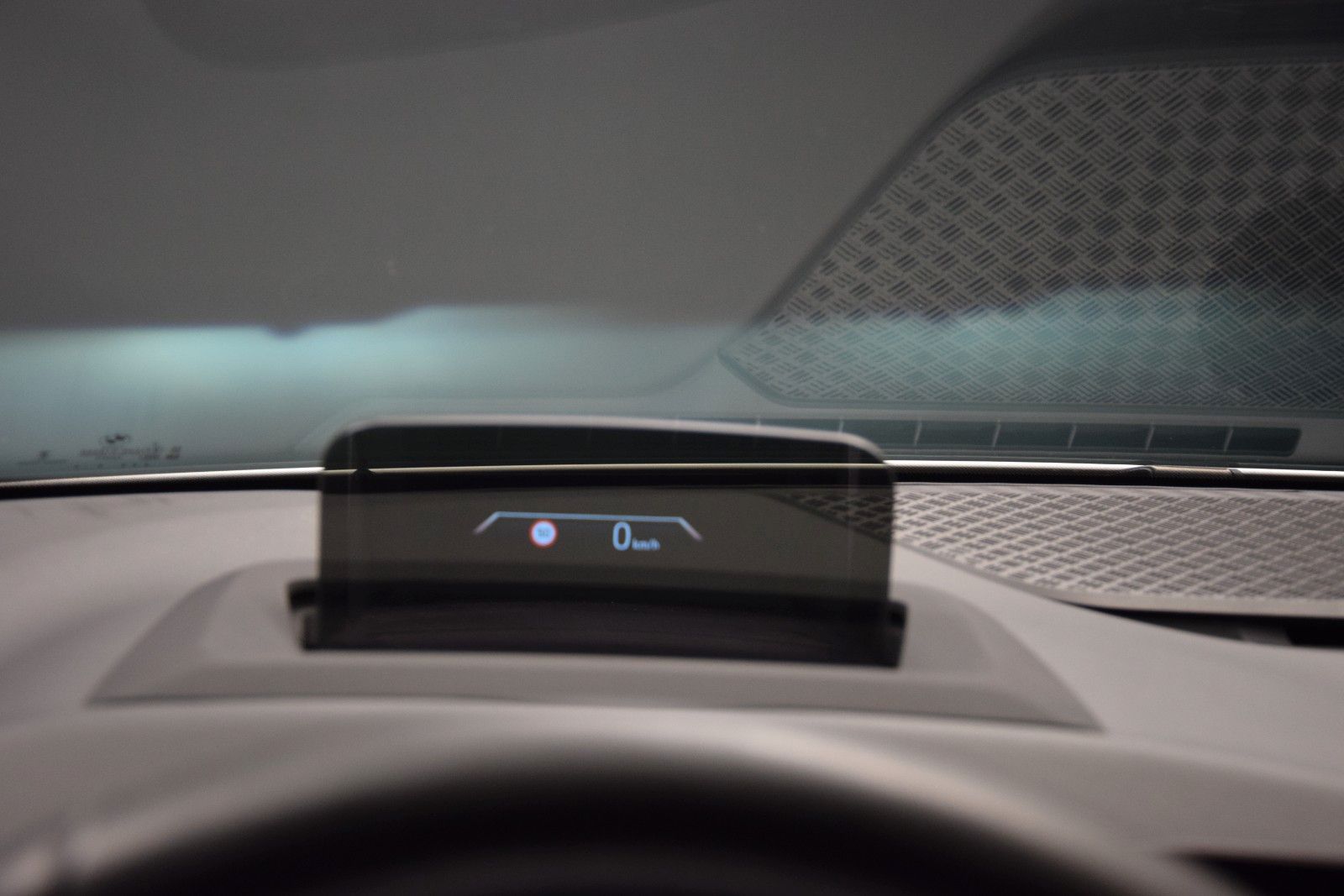 Fahrzeugabbildung BMW 220 i M Sport Active Tourer HuD H&k ACC AHK 360°