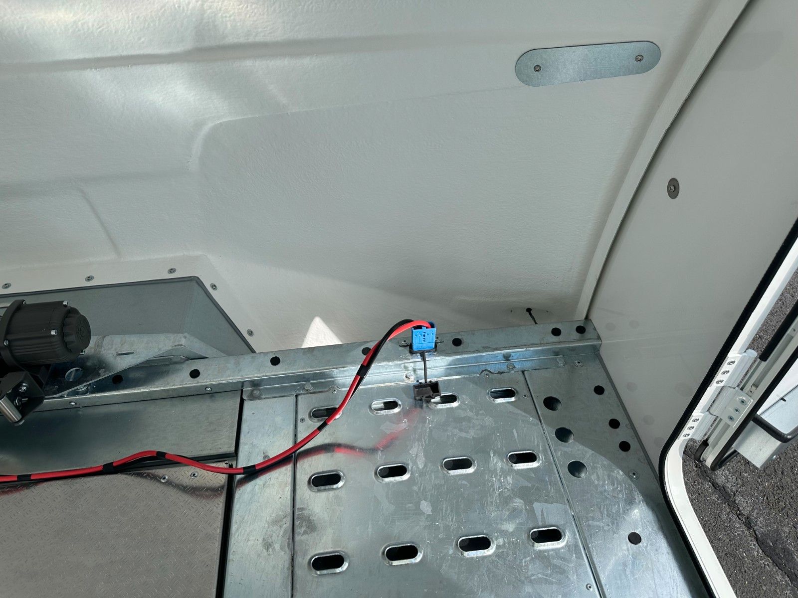 Fahrzeugabbildung Brian James Race Sport / Länge: 5,03 m / 3.000 kg