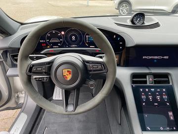 صورة 10 لـ 2020 Porsche TAYCAN