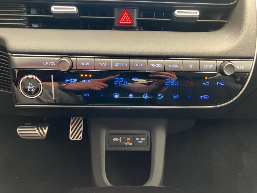 Fahrzeugabbildung Hyundai IONIQ 5 2WD 84kWh Centriq 2xKlima AUT KlimaA SHZ
