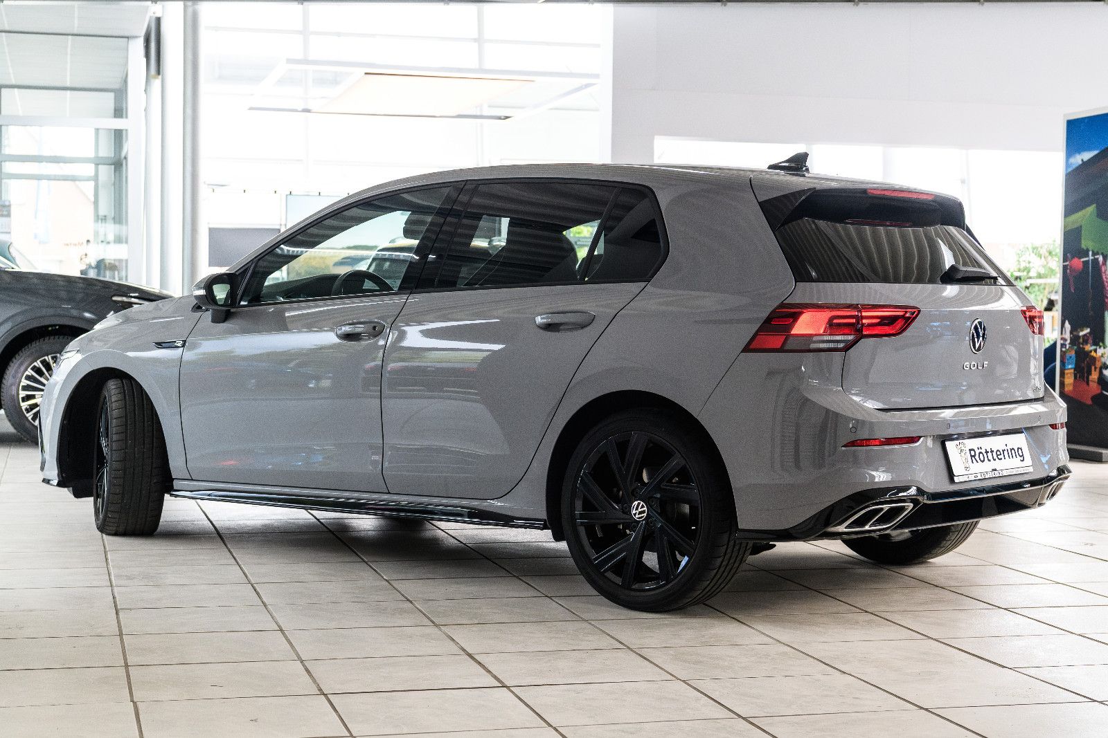Fahrzeugabbildung Volkswagen Golf VIII R-Line 1.5 eTSI LED+KAMERA+APP+SHZ