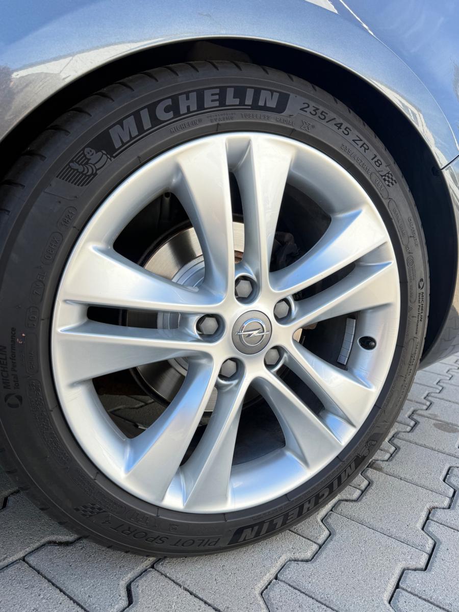 Opel Astra 2011 — photo 8