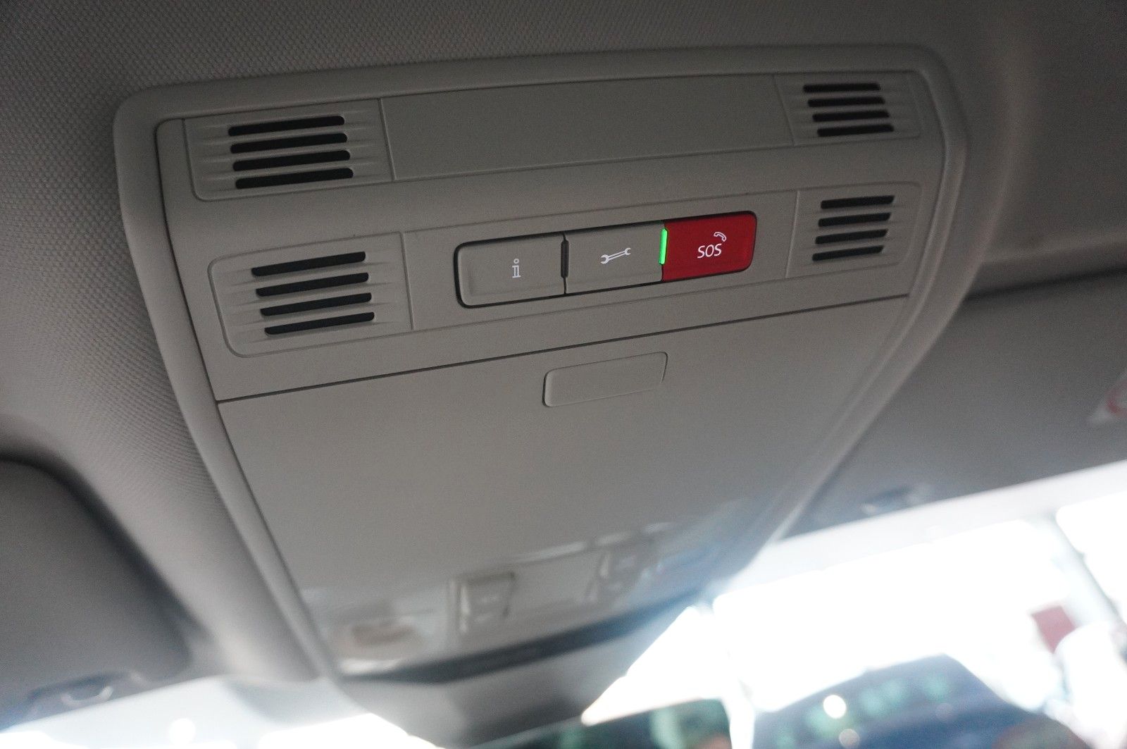 Fahrzeugabbildung Volkswagen Passat Vari. 2.0D R-LINE 4M NAVI/LED/KAMERA/AHK