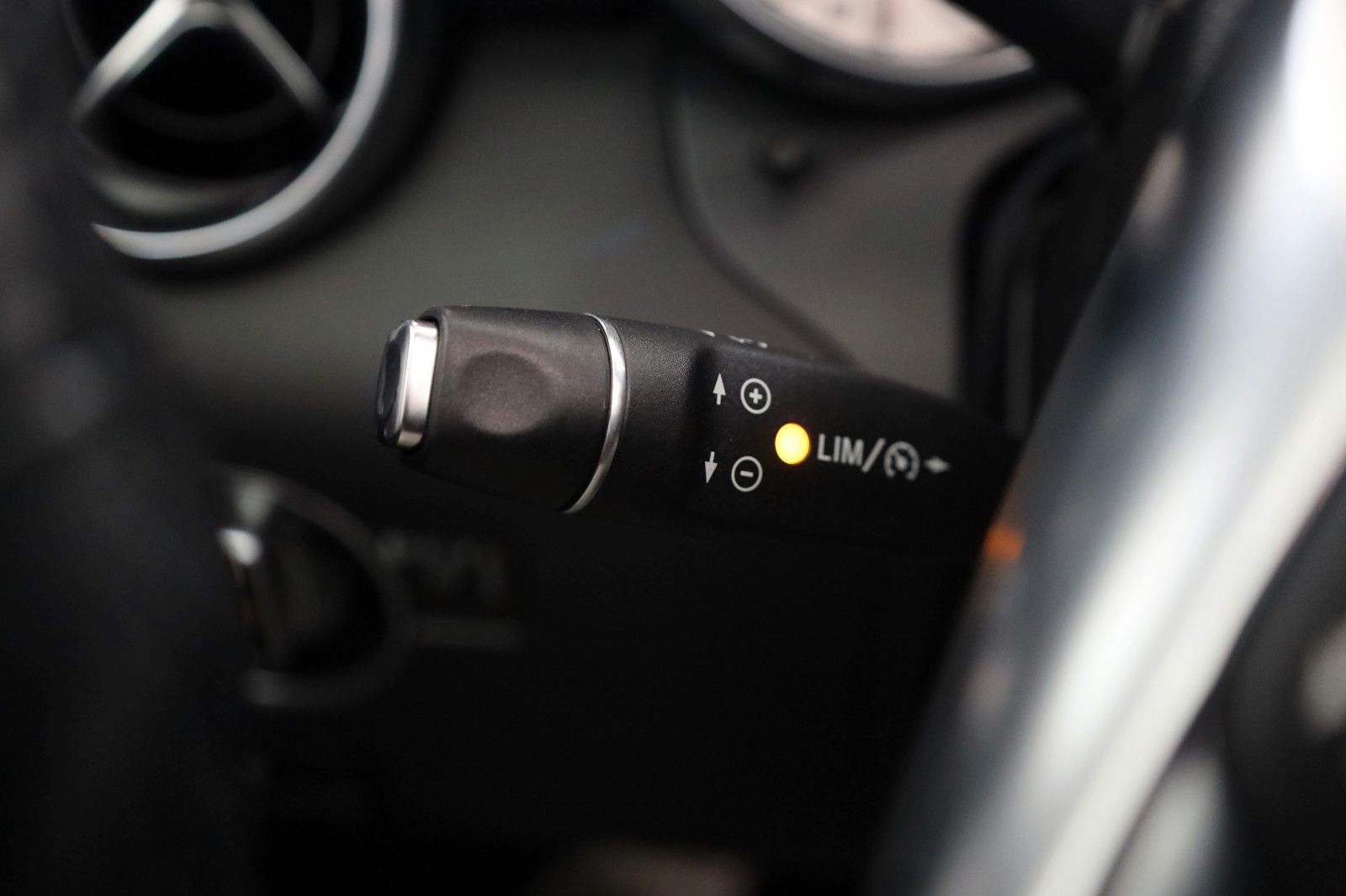 Fahrzeugabbildung Mercedes-Benz SLK 200 AMG Line Leder,Panorama,Navi,Airscarf