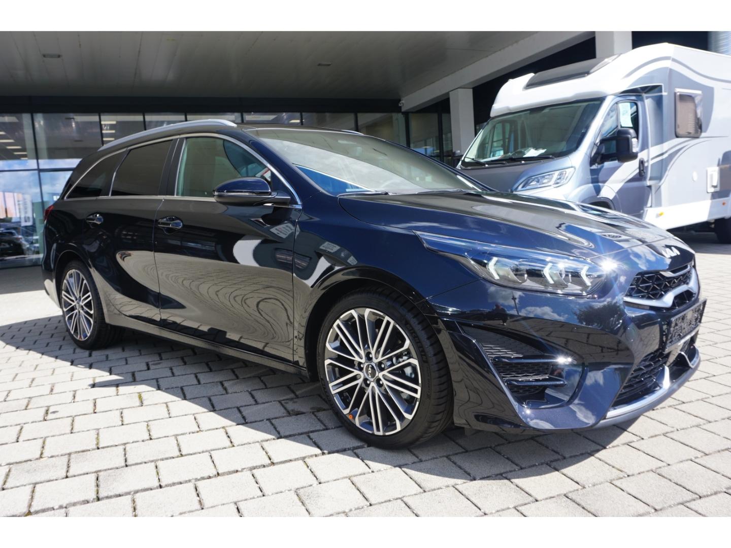 Kia Ceed_sw 1.5T 140 GT Line DCT7 Pano AHK Navi LED 