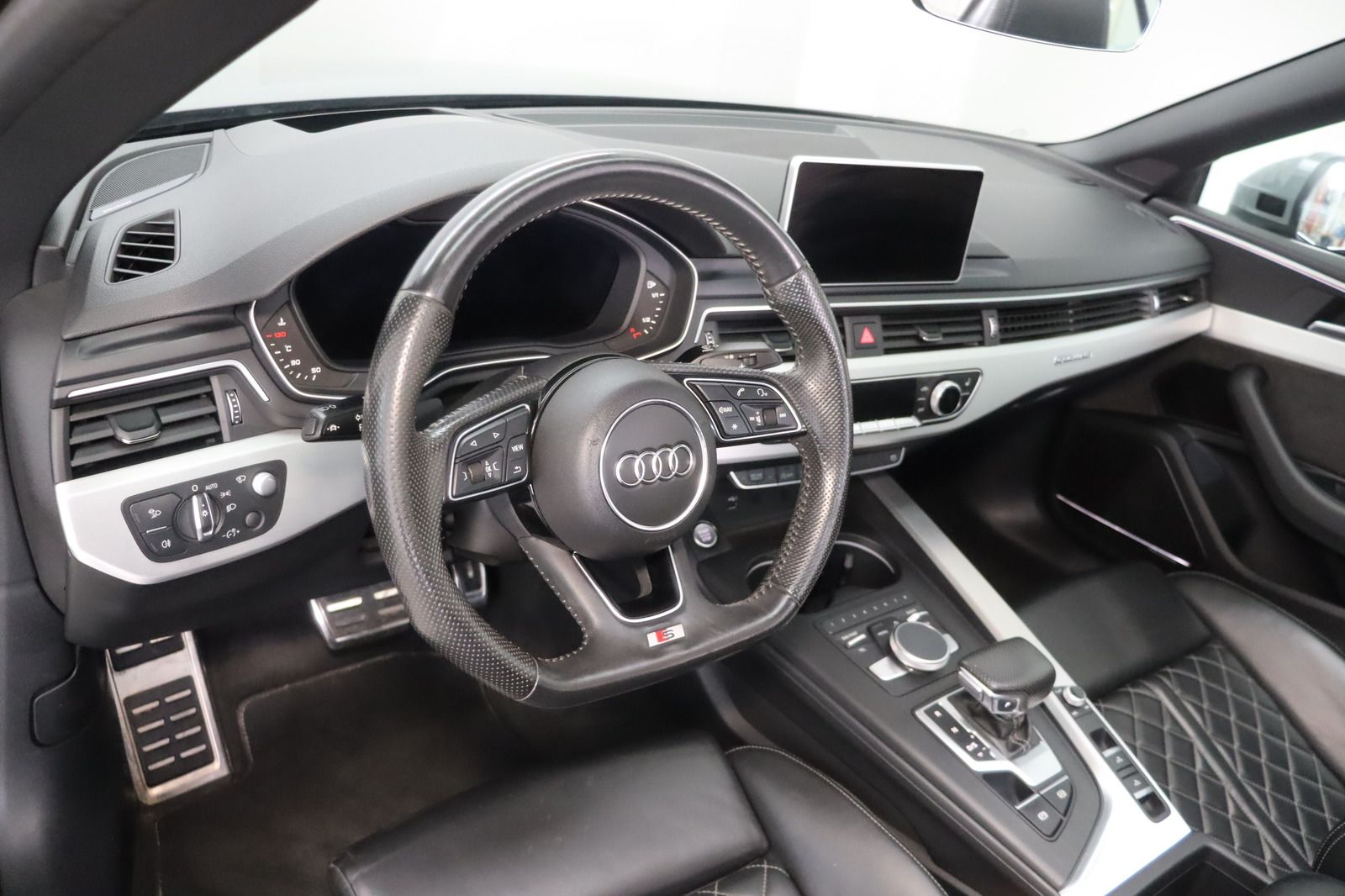 Fahrzeugabbildung Audi A5 Cabriolet 3.0 TDI Quattro S-line