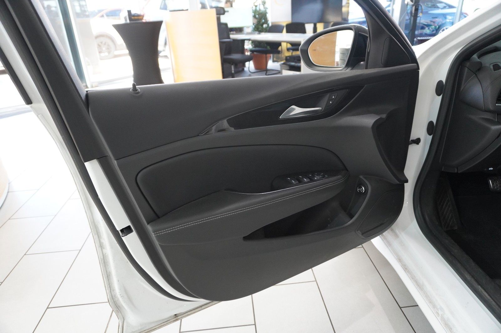 Fahrzeugabbildung Opel Insignia B ST 2.0D UTLIMATE NAVI/LED/KAMERA/AHK