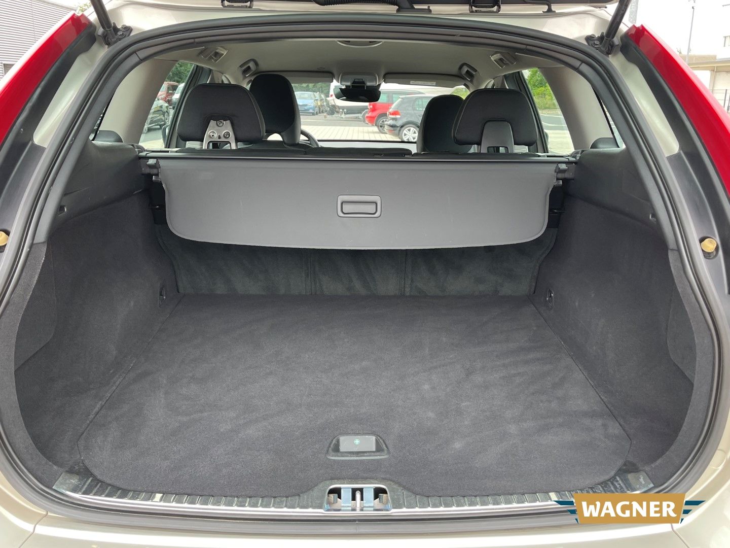 Fahrzeugabbildung Volvo XC60 Momentum 2WD Bi-Xenon SHZ 1-Hand