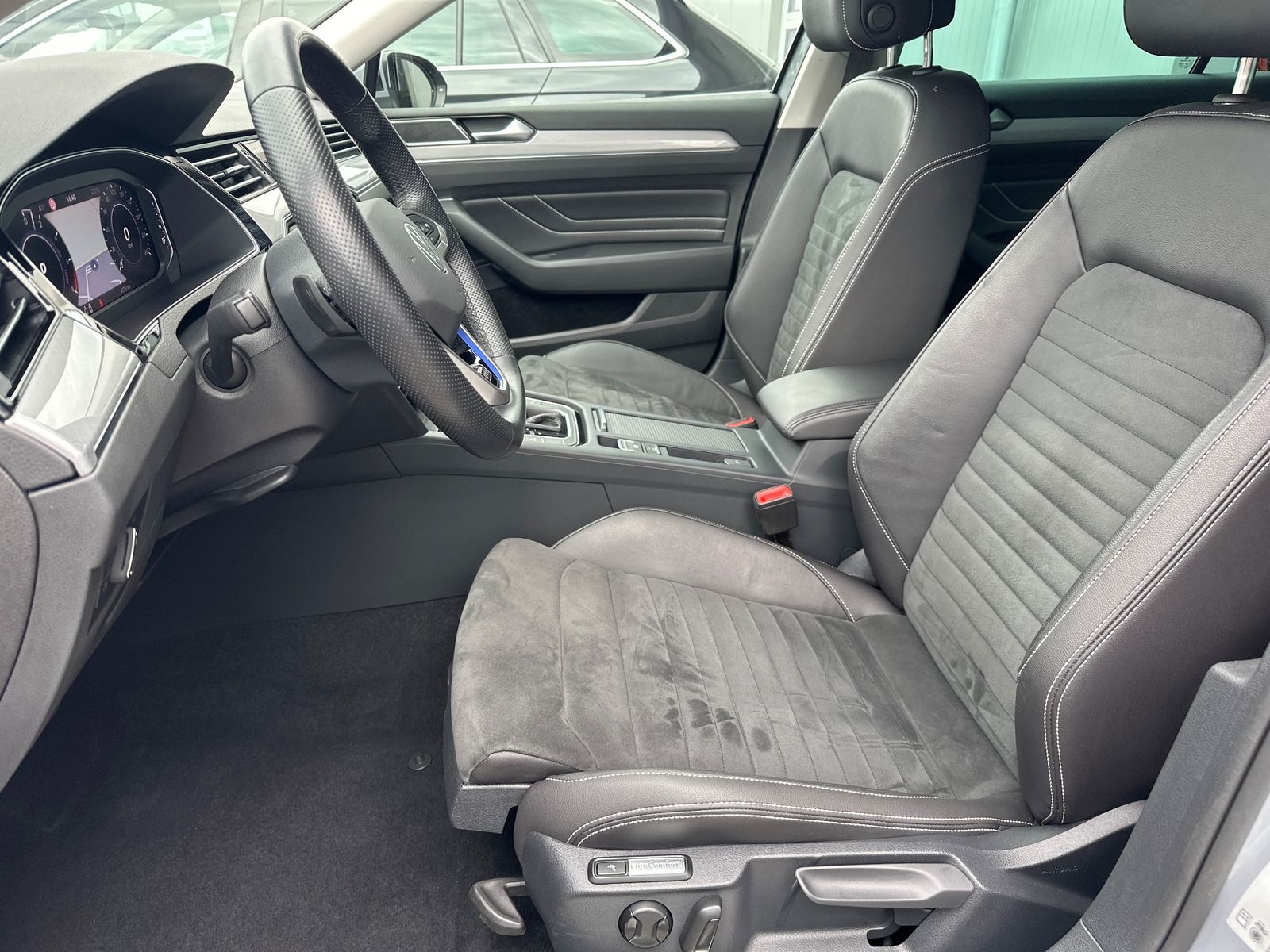 Fahrzeugabbildung Volkswagen Passat Variant GTE NAV+IQ-LIGHT+ACC+KAMERA+AHK
