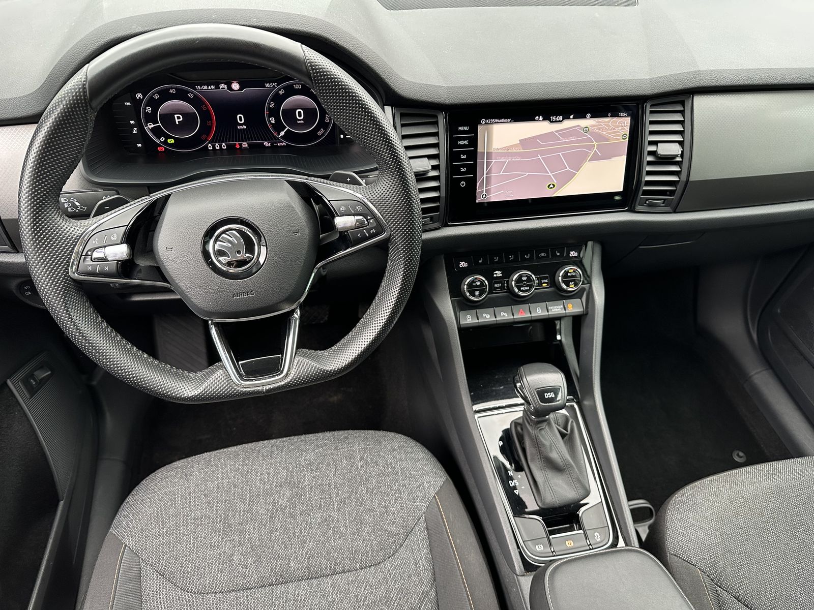 Fahrzeugabbildung SKODA Kodiaq 2.0 TDI DSG Clever NAV+LED+AHK+KAMERA+ACC
