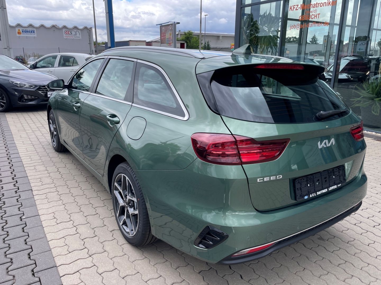 Fahrzeugabbildung Kia Ceed_sw Spirit TotWinkAss Kamera SHZ vo/hi LED
