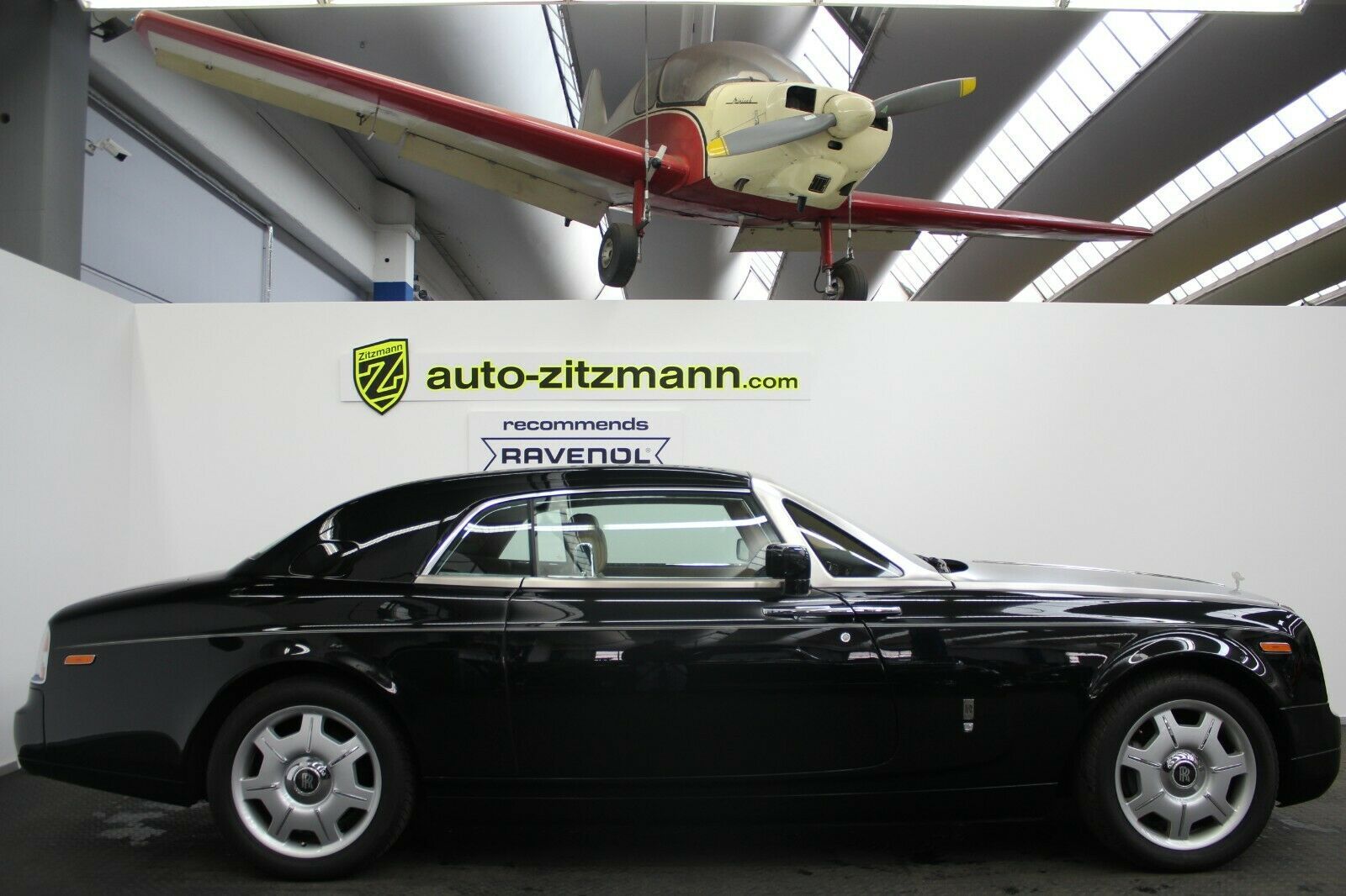 Fahrzeugabbildung Rolls-Royce Phantom Coupé/STERNENHIMMEL/TWO TONE/BESPOKE