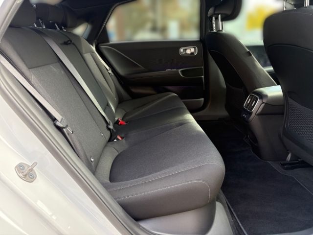 Fahrzeugabbildung Hyundai IONIQ 6 TECHNIQ-Paket Heckantrieb 77.4kWh HUD Na