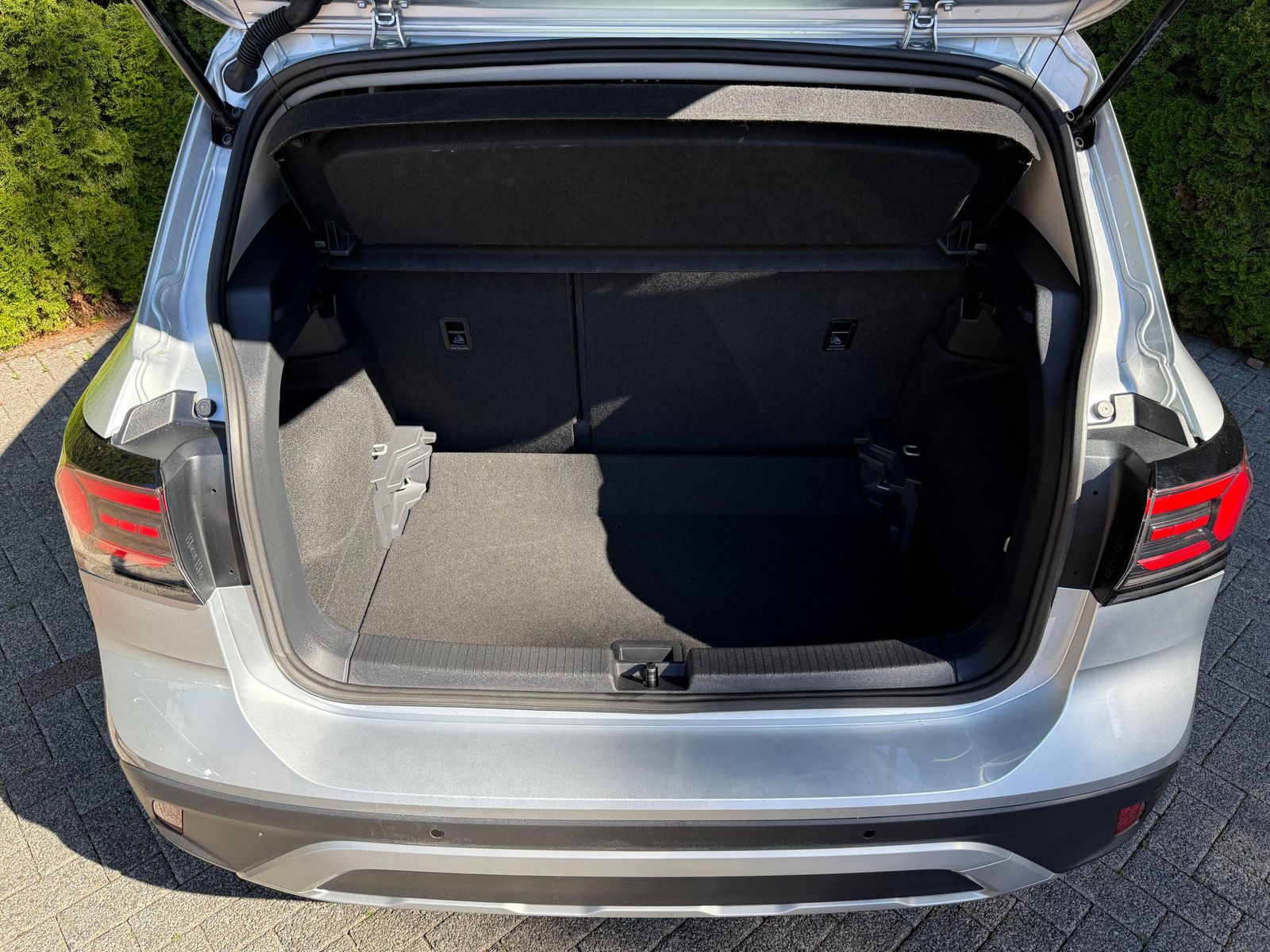 Fahrzeugabbildung Volkswagen T-Cross 1.0 TSI DSG Life LED+KAM+ACC+CARPL+SHZ+