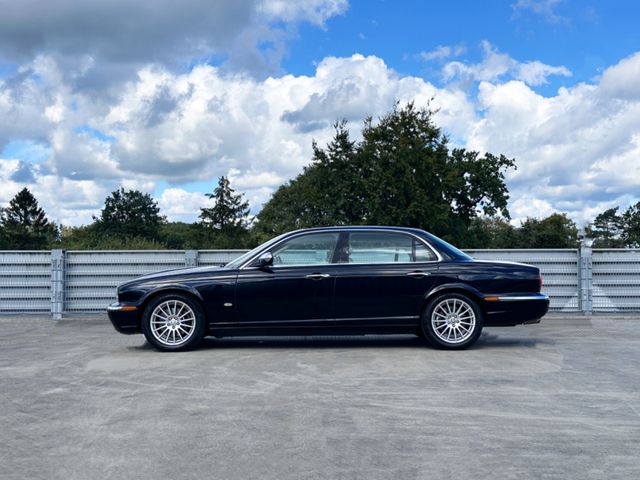 Jaguar XJ8 4.2 Sovereign LWB - über 22.000 € RGs