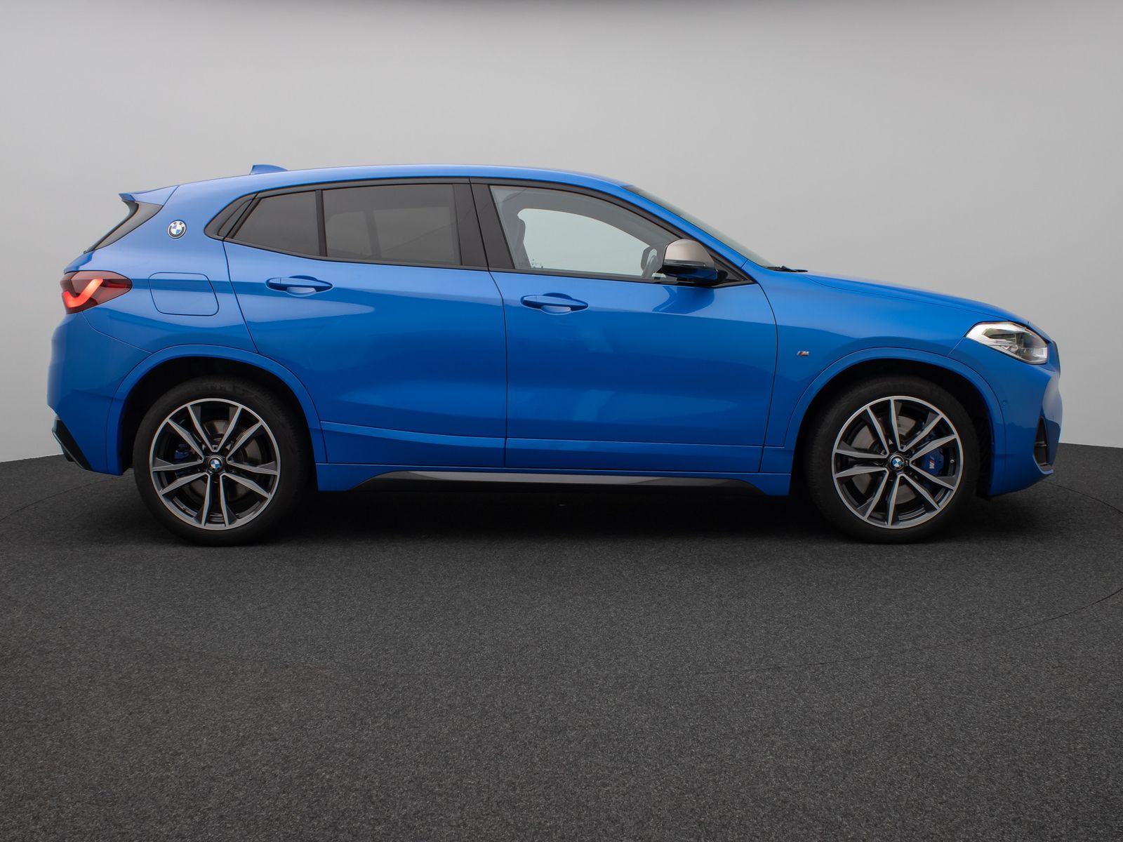 Fahrzeugabbildung BMW X2 M35i Kamera HUD DAB H/K Navi+ Alarm 19Zoll