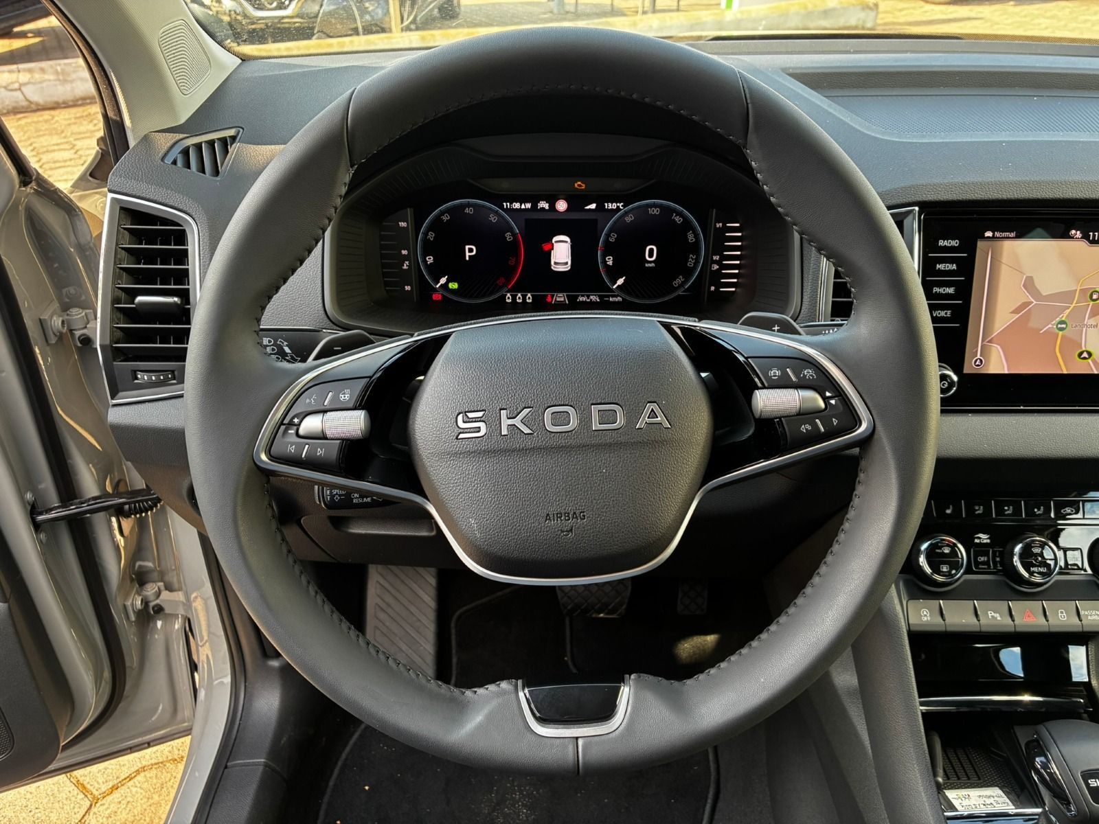 Fahrzeugabbildung SKODA Karoq 1.5 TSI DSG*AHK*RFK*ACC*eHeck