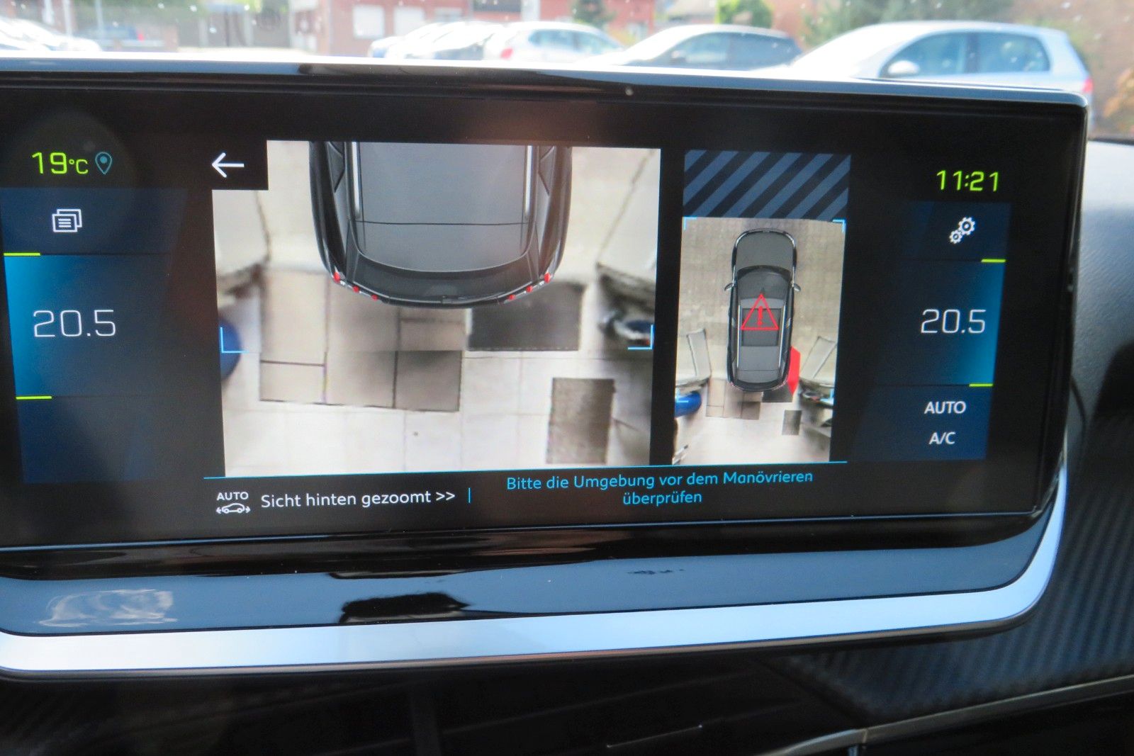 Fahrzeugabbildung Peugeot 2008 e- Allure Pack NAVI KAMERA ACC PDC SITZH 1H