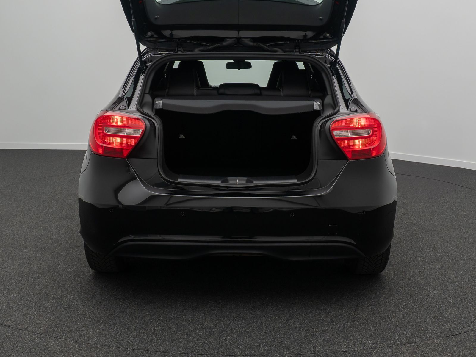 Fahrzeugabbildung Mercedes-Benz A180 BlueEfficiency Navi Sound Tempomat ParkAsst