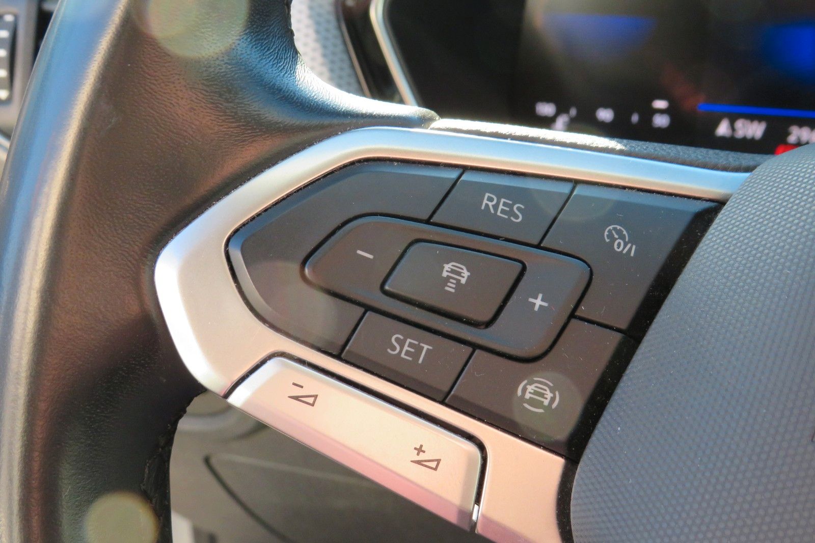 Fahrzeugabbildung Volkswagen T-Cross Active ACC NAVI APP GJ SITZH. PDC 1HD