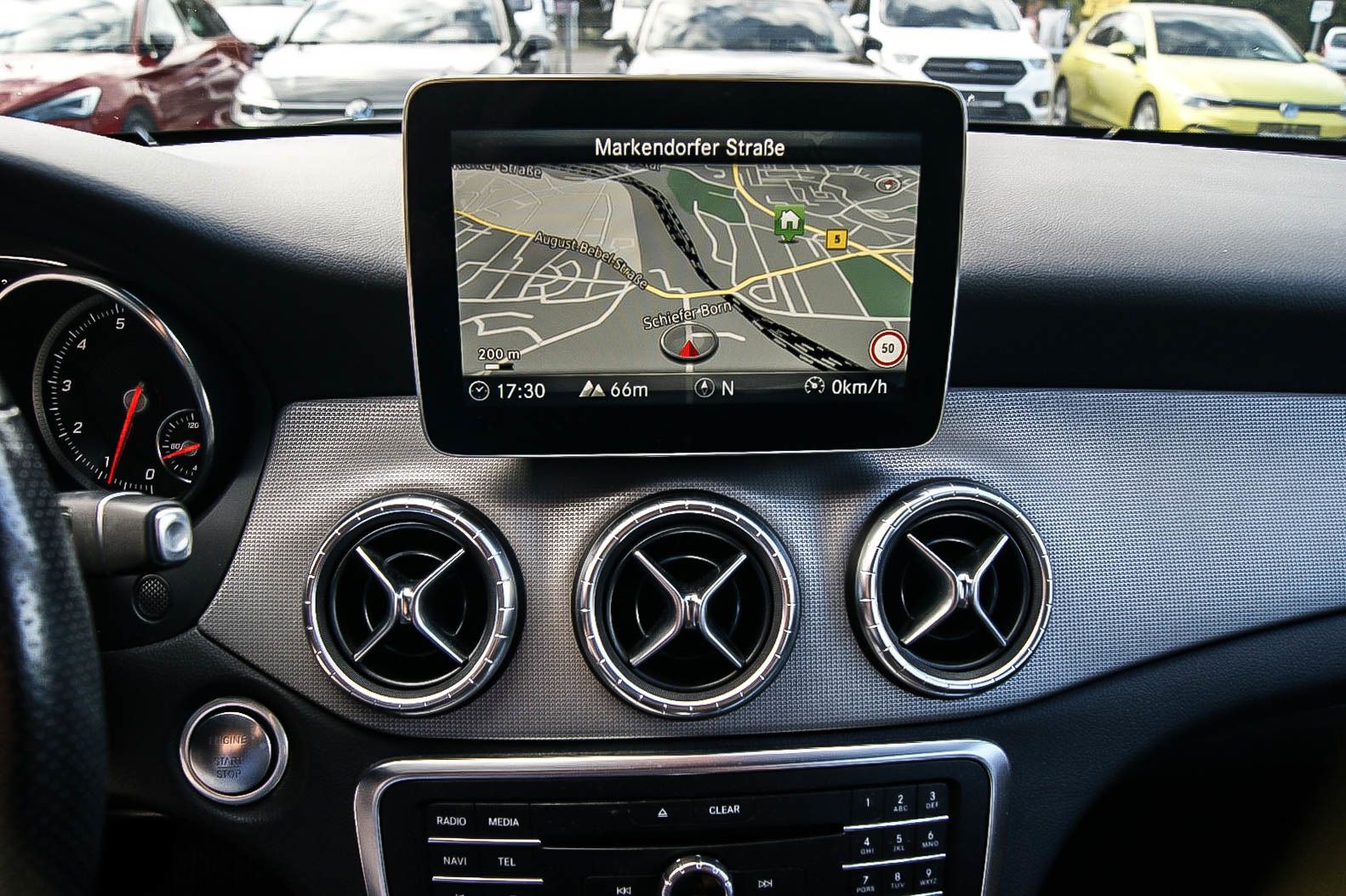 Fahrzeugabbildung Mercedes-Benz CLA 200 Shooting Brake 7G-DCT LED KEYLESS NAVI