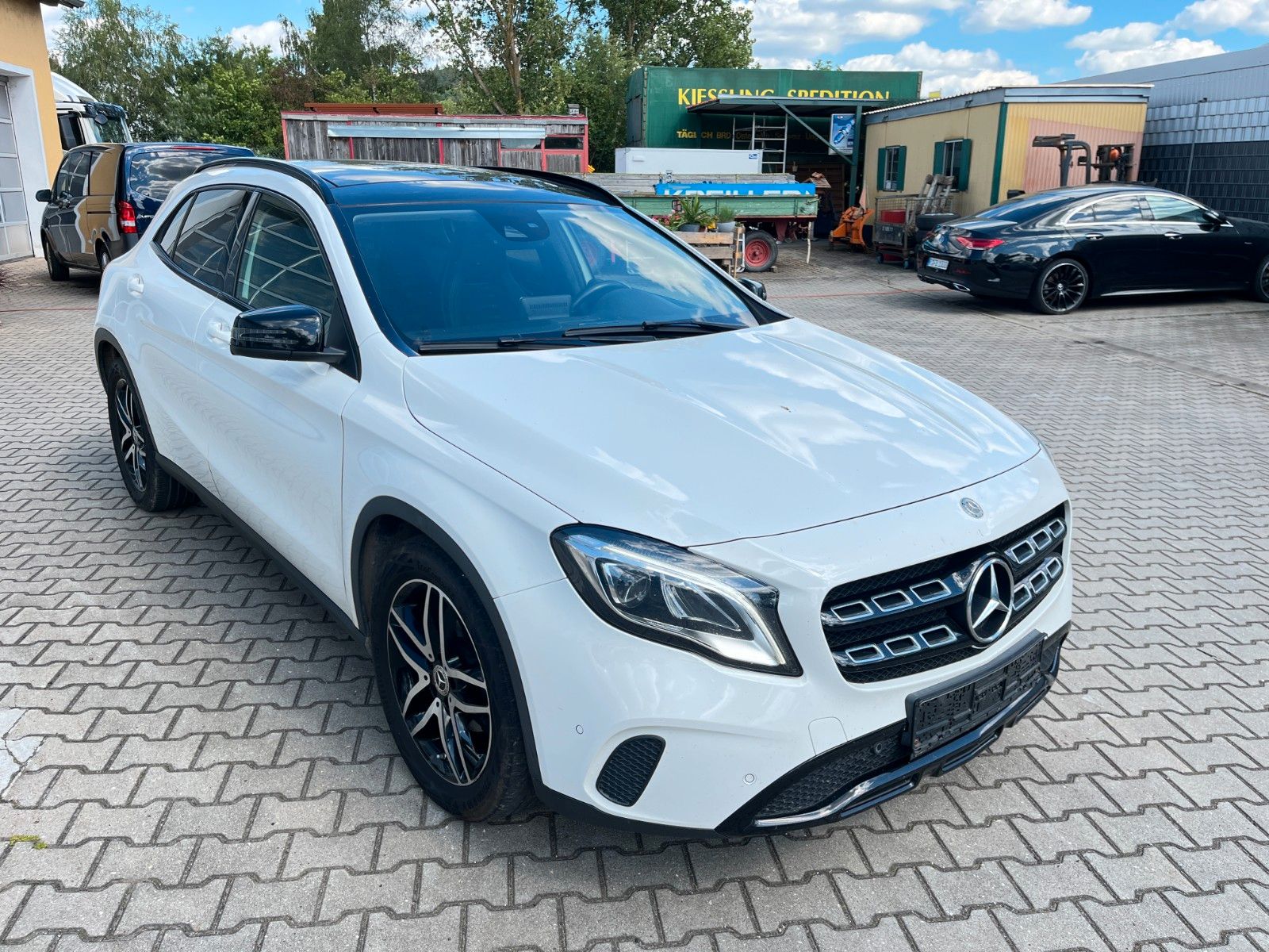 MERCEDES-BENZ GLA 200 CDI 4Matic Panorama LED Night DAB
