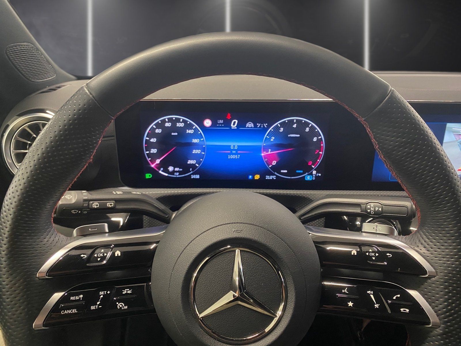 Fahrzeugabbildung Mercedes-Benz A 200 AMG Premium*Pano*Distro*Totwink*Multibeam*
