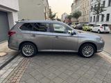 Mitsubishi Outlander 2.4 PHEV PLUG-IN HYBRID 4WD "TOP"  AS - Mitsubishi Outlander in Leipzig